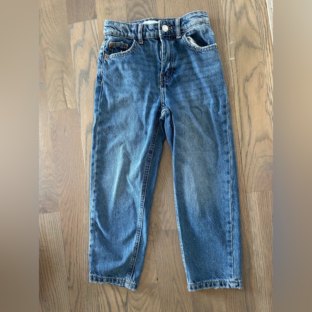 Zara girls Mom Fit Jeans. Size 8.